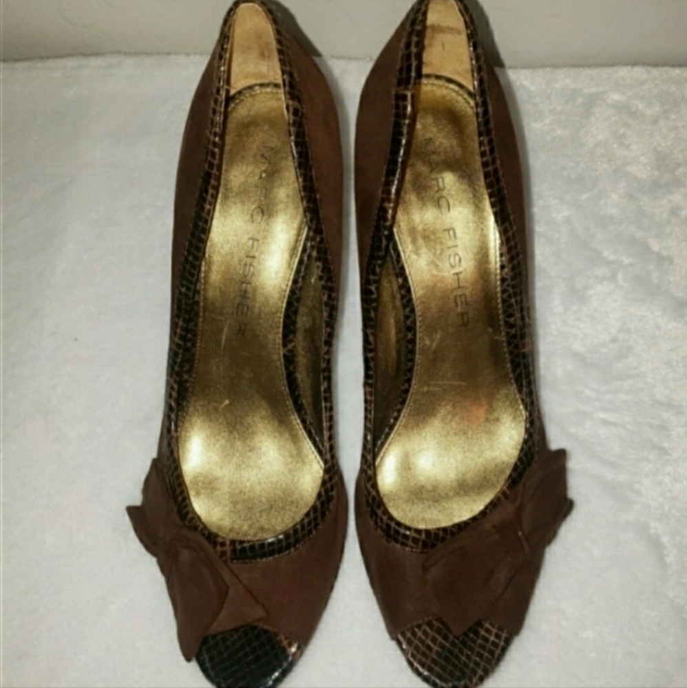 Marc Fisher womans size 8 brown suede peep toe heels with side bow detail - Picture 2 of 7